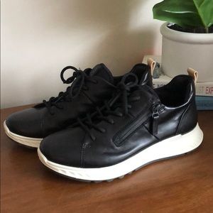 Ecco Sneakers!
